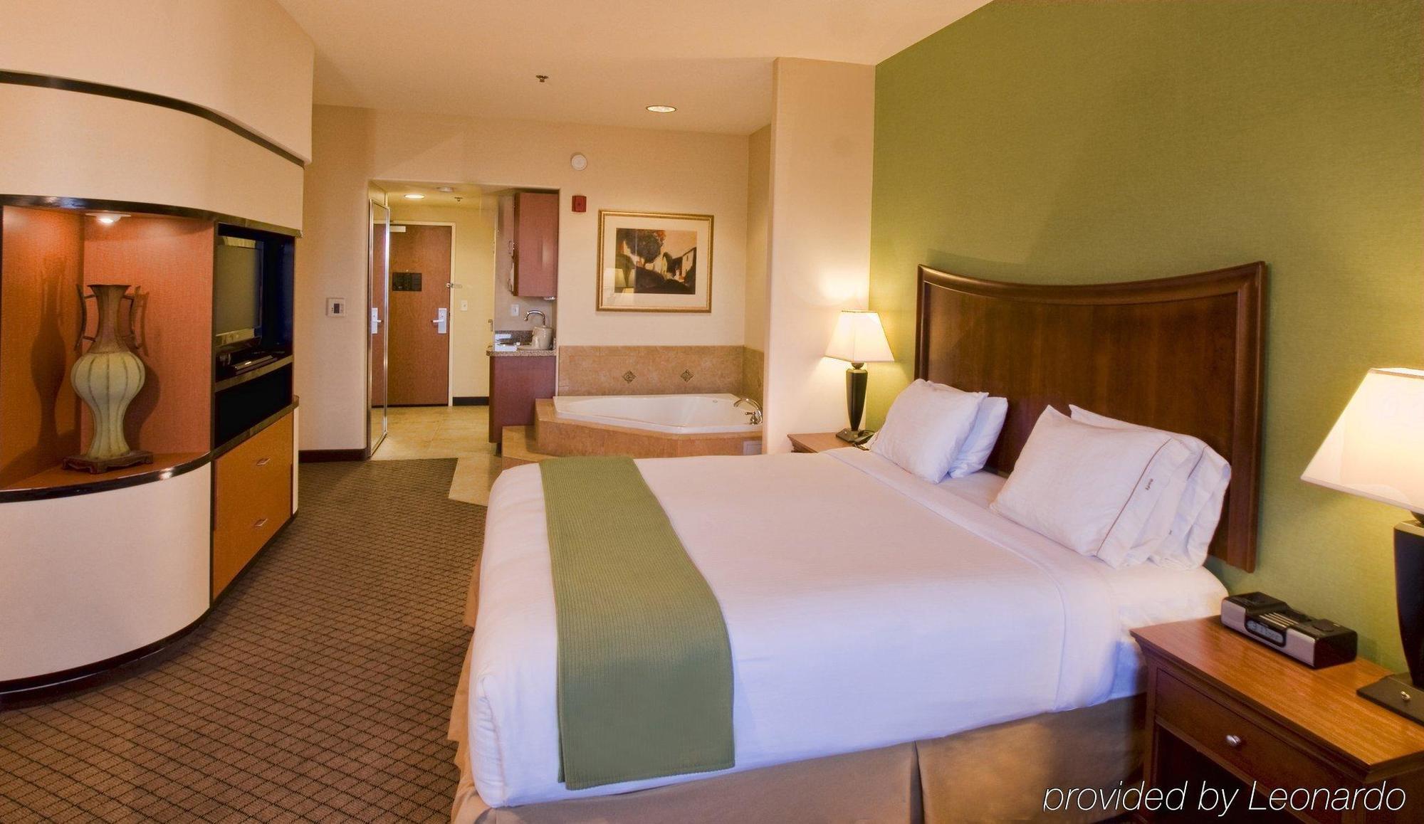 Holiday Inn Express Hotel & Suites Lincoln-Roseville Area, An Ihg Hotel Exterior foto